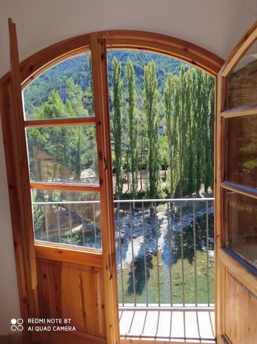 Casa Sobre Rio Noguera Pallaresa Gerri de la Sal Екстериор снимка